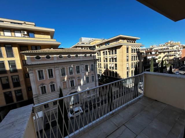 Appartamento in affitto di 253 m² in Via Salaria