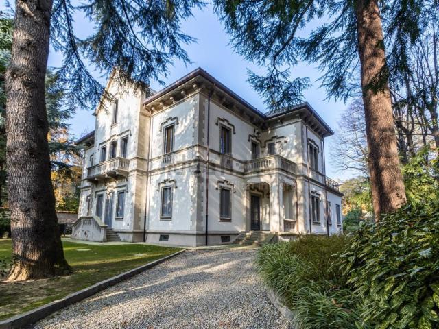 Appartamento in affitto di 255 m² in Viale Cesare Battisti, 6