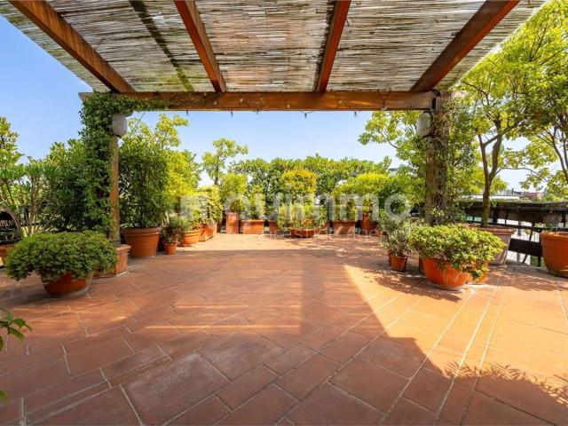 Appartamento in affitto di 260 m² in Via Palatino, 11