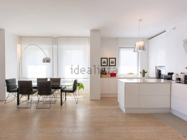 Appartamento in affitto di 260 m² in Via Tommaso Agudio, 1