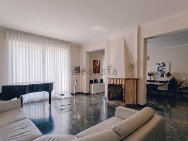 Appartamento in affitto di 260 m² in Via Trieste