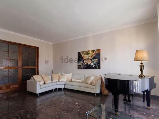 Appartamento in affitto di 260 m² in Via Trieste, 55
