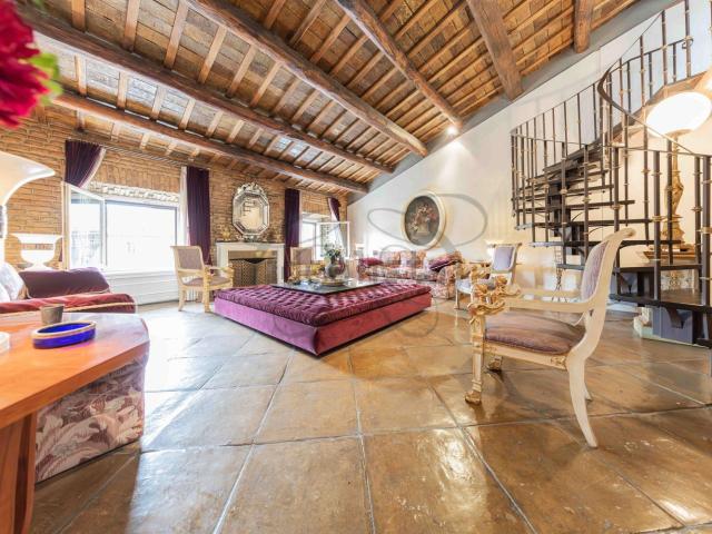 Appartamento in affitto di 261 m² in Piazza della Pigna