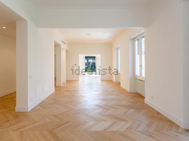 Appartamento in affitto di 265 m² in Piazza Giunone Regina, 1