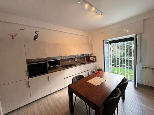 Appartamento in affitto di 269 m² in Via Siena