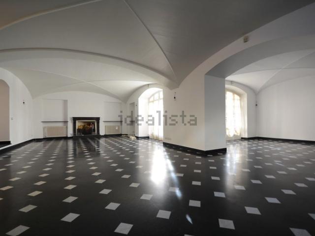 Appartamento in affitto di 274 m² in Via Montallegro