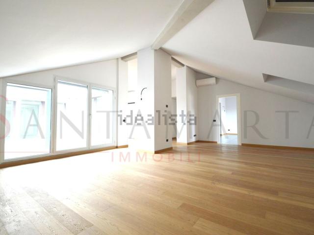 Appartamento in affitto di 275 m² in Via Gustavo Modena
