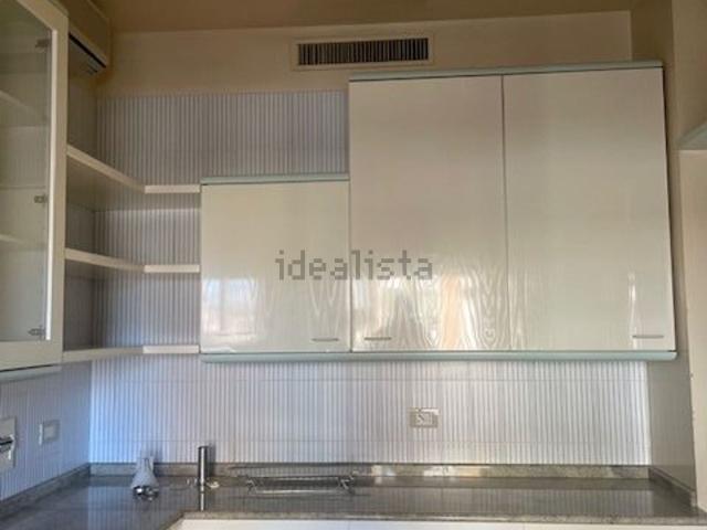 Appartamento in affitto di 278 m² in Via Stanislao Caboni