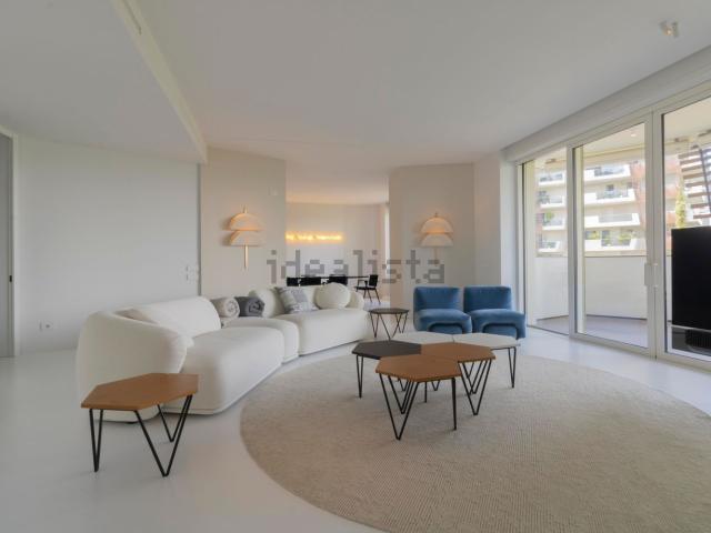 Appartamento in affitto di 280 m² in Via Ambrogio Spinola, 2