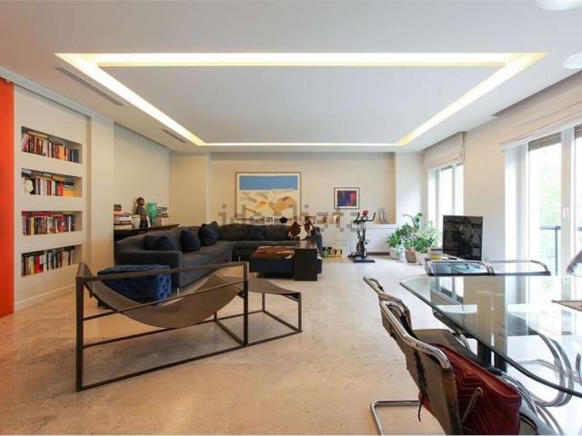 Appartamento in affitto di 280 m² in Via Giovanni da Procida, 5