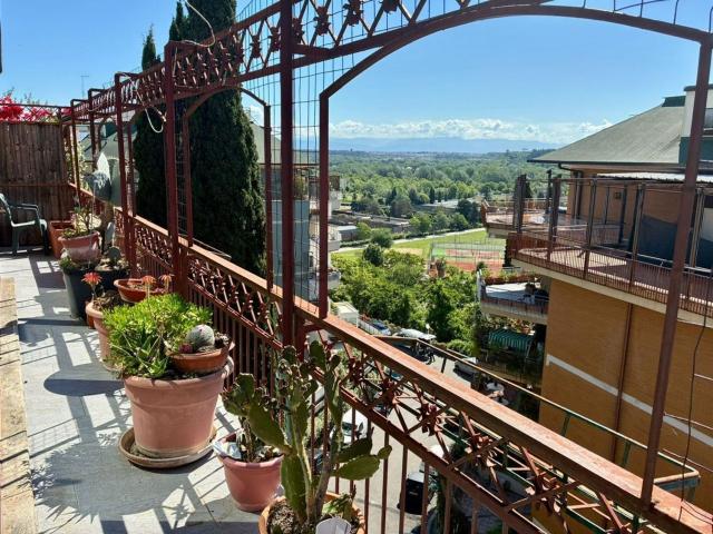 Appartamento in affitto di 290 m² in Via Castiglione del Lago