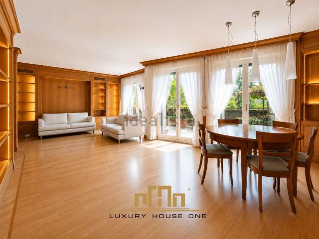 Appartamento in affitto di 290 m² in Via Palatino