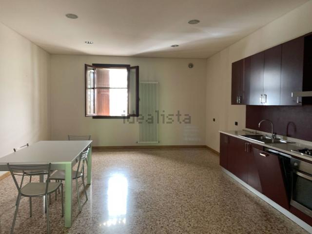 Appartamento in affitto di 300 m²