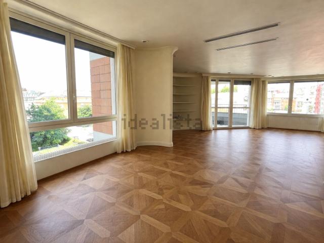 Appartamento in affitto di 300 m² in Via Antonio Fogazzaro, 20