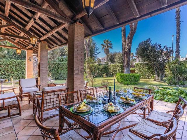 Appartamento in affitto di 300 m² in Via Giulianova