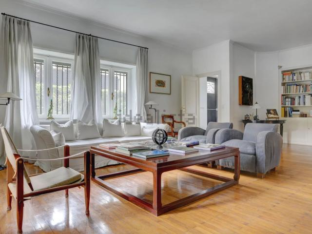 Appartamento in affitto di 300 m² in Via Giovanni Paisiello, 6