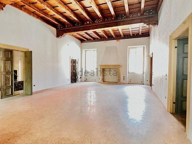 Appartamento in affitto di 300 m² in Via dell&apos Artigliere