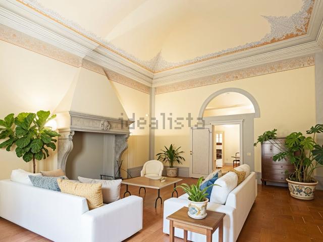 Appartamento in affitto di 300 m² in Via Santo Spirito, 1