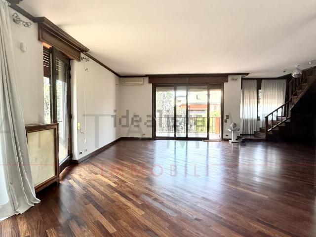 Appartamento in affitto di 300 m² in Via Tullo Morgagni