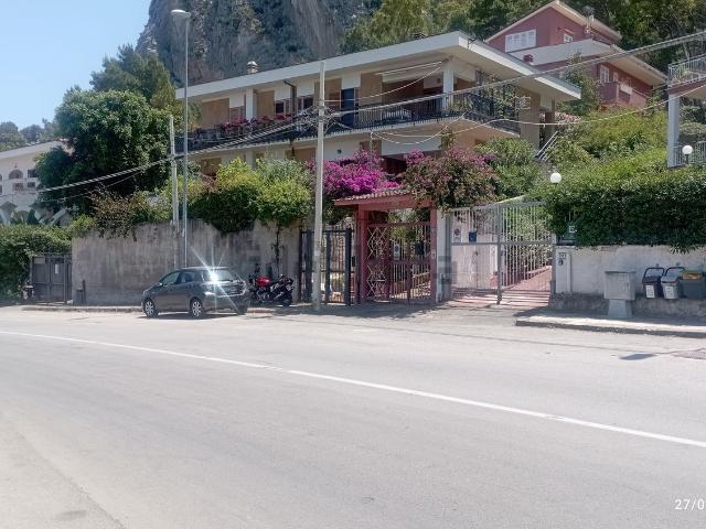 Appartamento in affitto di 300 m² in Lungomare Cristoforo Colombo, 3814