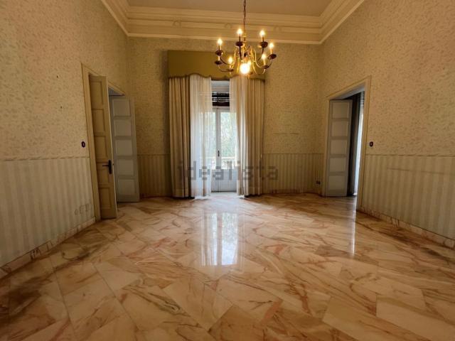 Appartamento in affitto di 300 m² in Piazza Giovanni Verga, 25