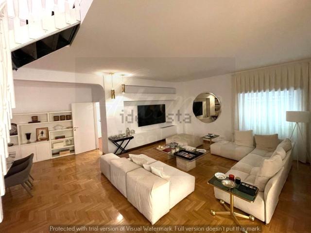 Appartamento in affitto di 303 m² in Viale Cortina d&apos Ampezzo, 170