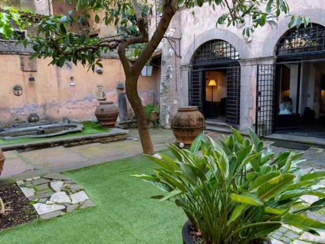 Appartamento in affitto di 305 m² in Via della Gensola, 3