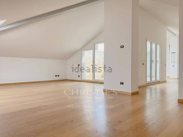 Appartamento in affitto di 309 m² in Via Gustavo Modena