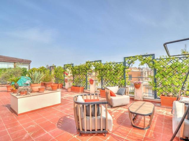 Appartamento in affitto di 317 m² in Via Frattina