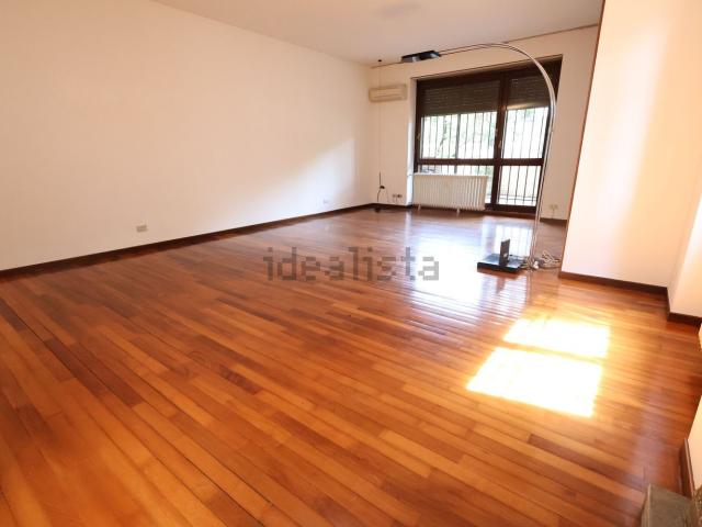 Appartamento in affitto di 320 m² in Via Dante Alighieri