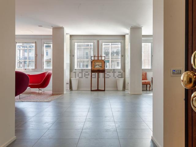 Appartamento in affitto di 320 m² in Via Matteo Bandello