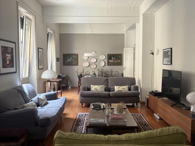 Appartamento in affitto di 328 m² in Via San Vittore, 40
