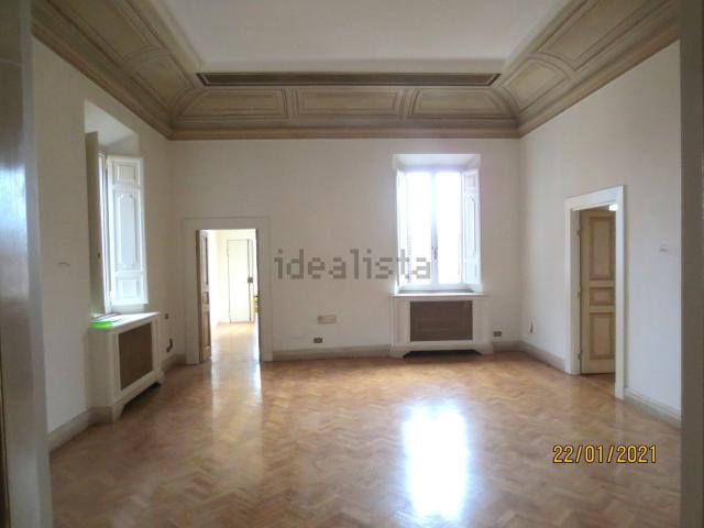 Appartamento in affitto di 330 m² in Via dei Coronari