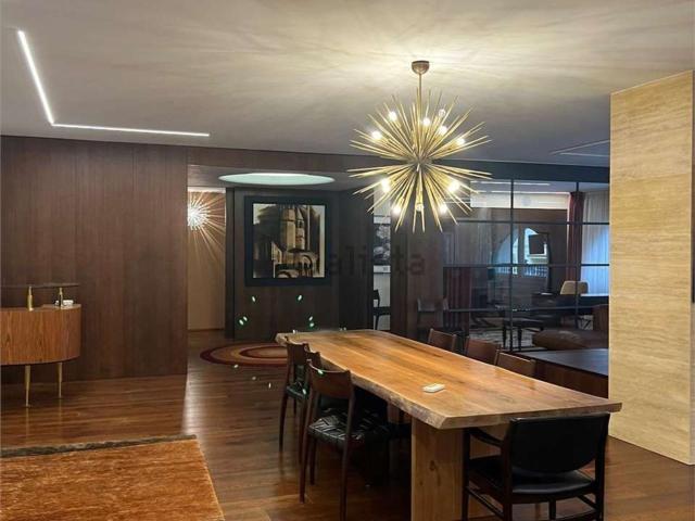 Appartamento in affitto di 330 m² in Via Università, 20
