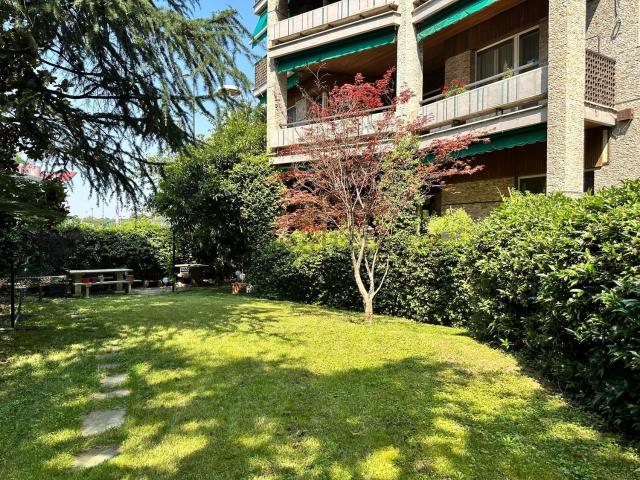 Appartamento in affitto di 330 m² in Piazzale dello Sport, 4