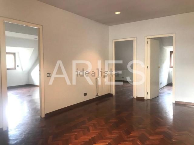 Appartamento in affitto di 335 m² in Via della Sierra Nevada