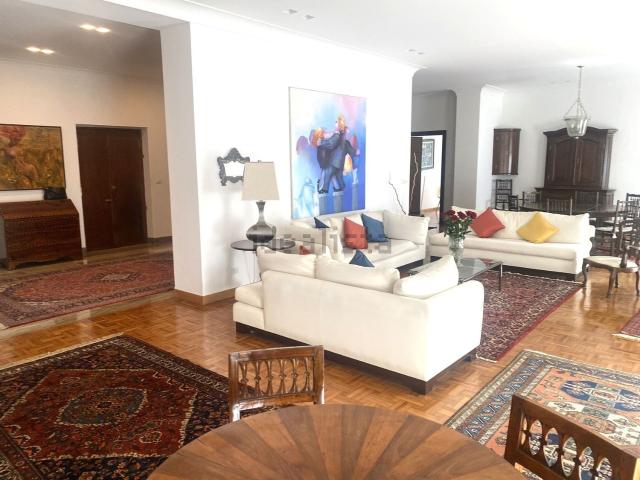 Appartamento in affitto di 338 m² in Via dei Monti Parioli