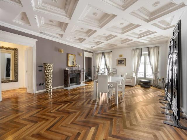 Appartamento in affitto di 350 m² in Via Antonio Bertola