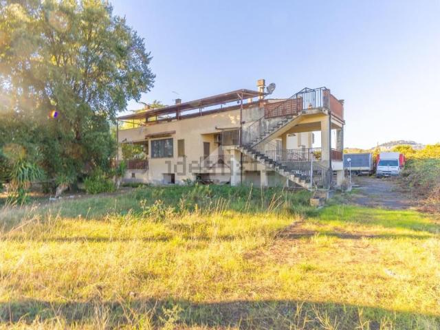 Appartamento in affitto di 350 m² in Via Maremmana Inferiore, 396
