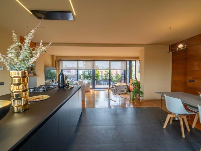 Appartamento in affitto di 350 m² in Viale Lombardia