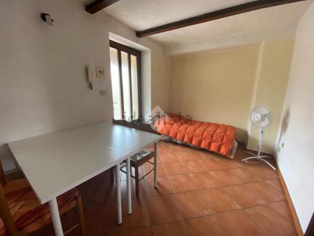 Appartamento in affitto di 36 m² in Salita San Bernardo, 2