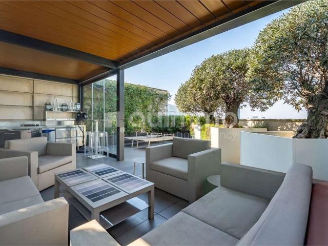 Appartamento in affitto di 380 m² in Via Vincenzo Capelli, 5