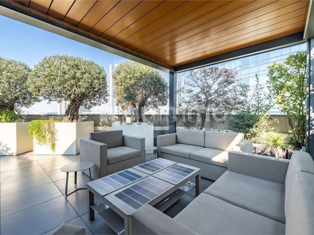 Appartamento in affitto di 380 m² in Via Vincenzo Capelli, 5