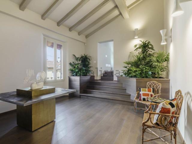 Appartamento in affitto di 383 m² in Vicolo Tubertini, 3
