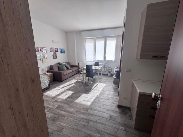 Appartamento in affitto di 38 m² in Via Cairoli, 1