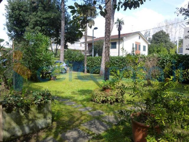 Appartamento in affitto in Via Firenze, Massa