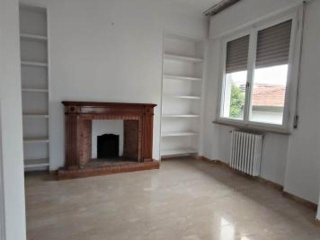 Appartamento in Affitto in zona PORTA A LUCCA con giardino