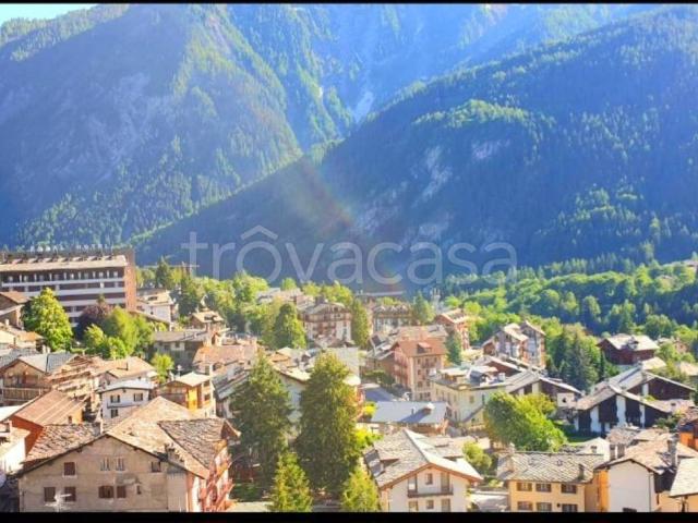 Appartamento in in affitto da privato a Courmayeur via Roma, 26, arredato, da privato, centrale TrovaCasa