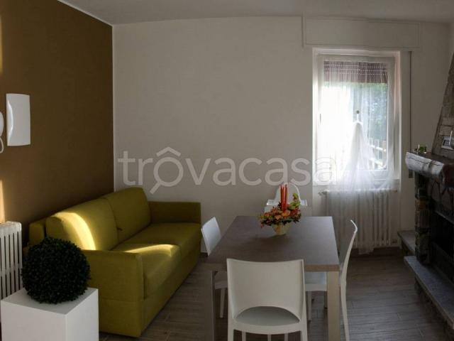 Appartamento in in affitto da privato a Colico via Bassana, 25, giardino privato, da privato, vista lago TrovaCasa