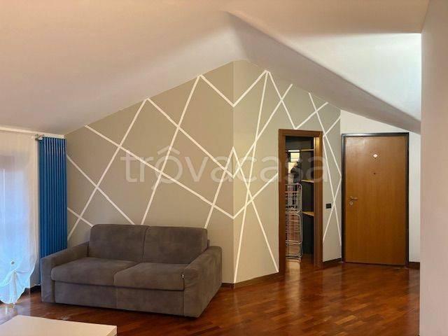 Appartamento in in affitto da privato a Cologno al Serio via Umberto I, 2, arredato, da privato, ultimo piano TrovaCasa
